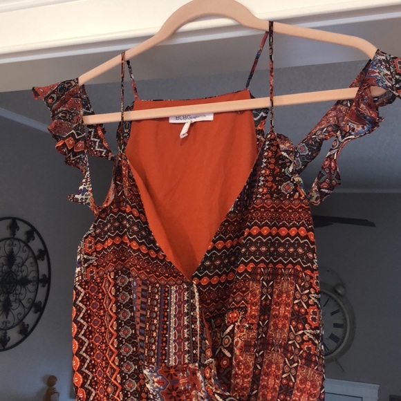 BCBG GENERATION cold shoulder tapestry printed romper. Size S. In rusty coral. - Picture 5 of 15